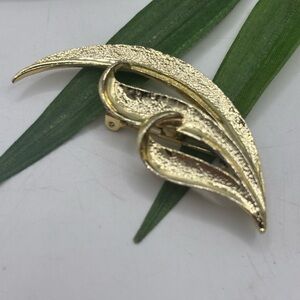 Vintage Gerry's Minimalist Leaf Shape Brooch Gold Tone Metal Lapel Pin Signed